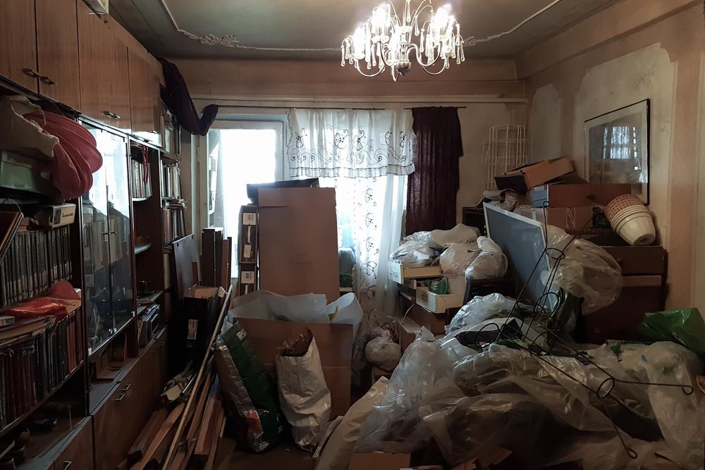 Apartment,Of,A,Pensioner,Who,Suffers,From,Compulsive,Hoarding,,Littered