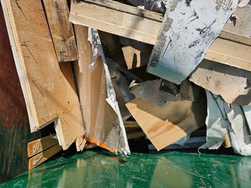 A,Closeup,View,Of,Old,Flooring,,Drywall,,And,Other,Bits